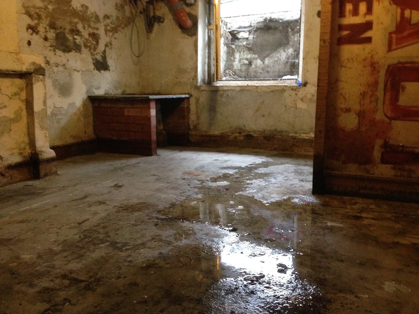 Foto van Vochtbestrijding Gent Aquavent - Kelderdichting - Vochtprobleem - Opstijgend Vocht - Kelderzwam in Gent — Bouwbedrijf (foto 2)