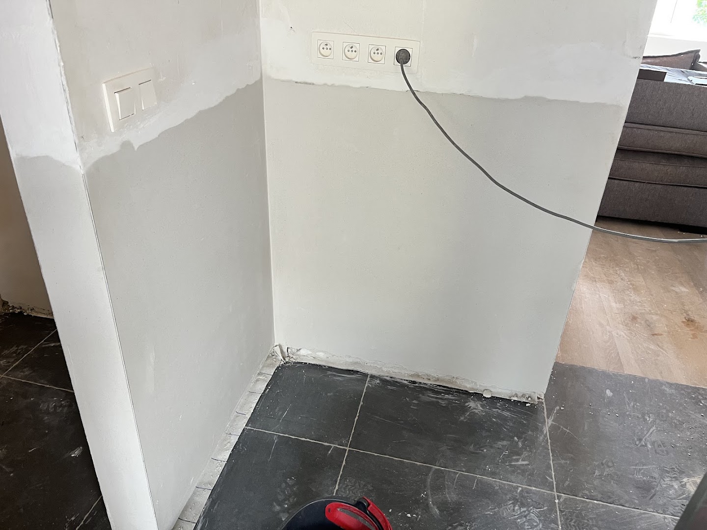 Foto van Renovigo BV - Vochtbestrijding - Kelderdichting - Vochtprobleem - Opstijgend vocht - Pleisterwerken in Harelbeke — Vochtweringsbedrijf (foto 3)