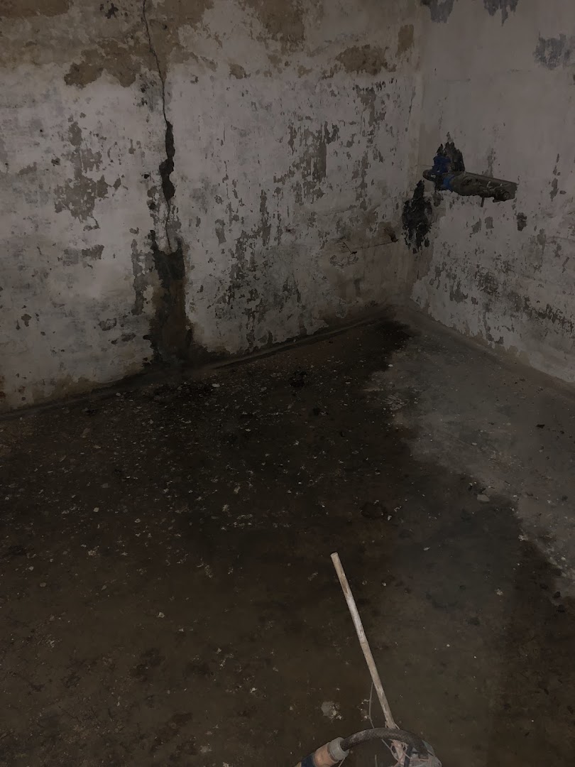 Foto van Aquavent Vochtbestrijding Kortrijk - Kelderdichting - Vochtprobleem - Opstijgend Vocht - Kelderzwam in Kortrijk — Bouwbedrijf (foto 2)