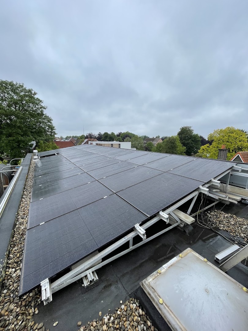 Foto van AVB - Technieken - Ventilatie/Zonnepanelen/Elektriciteit — Fabrikant van ventilatieapparatuur Foto van AVB - Technieken - Ventilatie/Zonnepanelen/Elektriciteit — Fabrikant van ventilatieapparatuur
