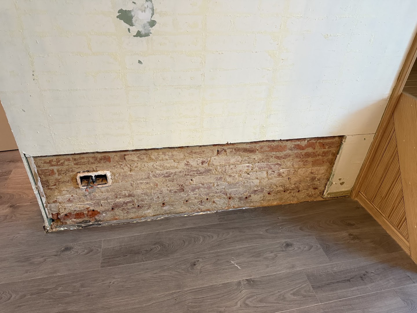 Foto van MUURINJECTIES JURGEN — Vochtbestrijder (foto 2)