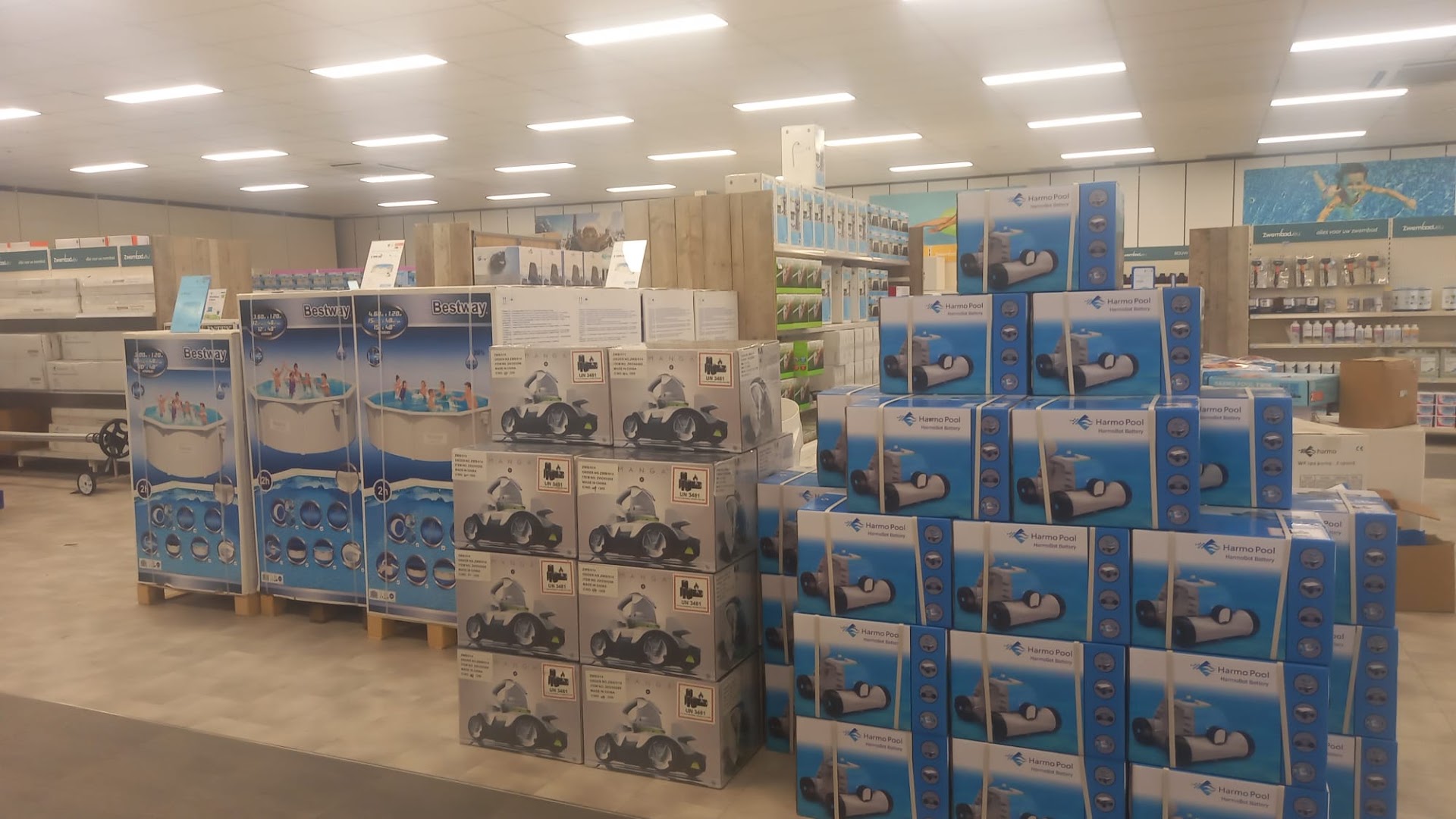 Foto van Zwembad.eu - Genk in Genk, Zwembadwinkel (foto 2)