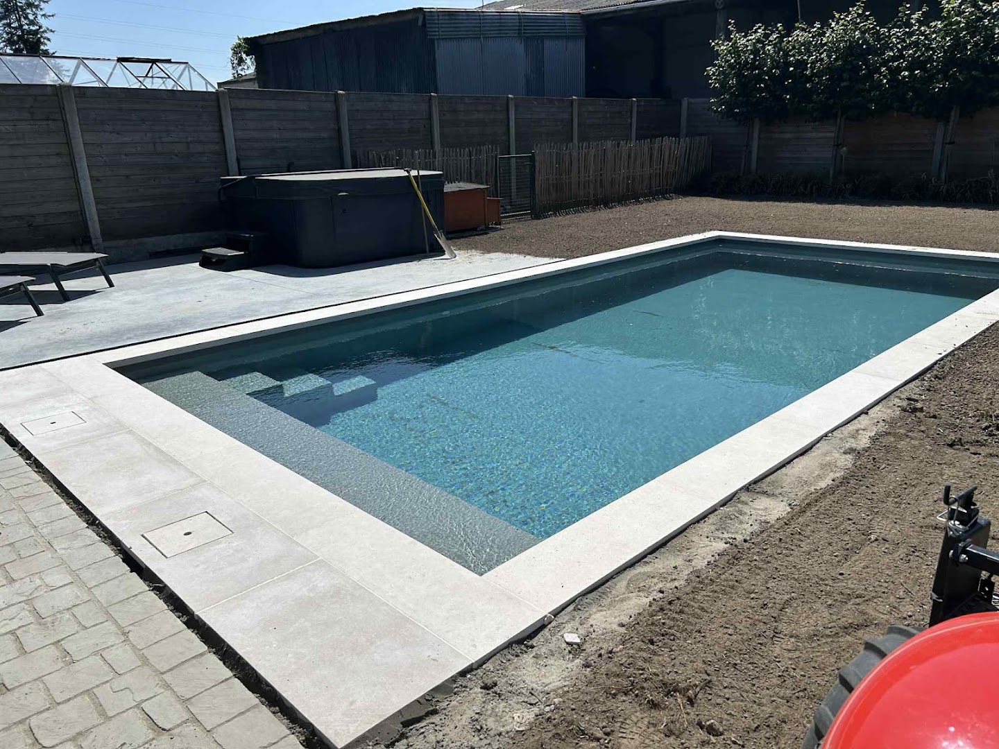 Foto van Zwembaden Desmedt in Koekelare, Zwembadbouwer (foto 1)