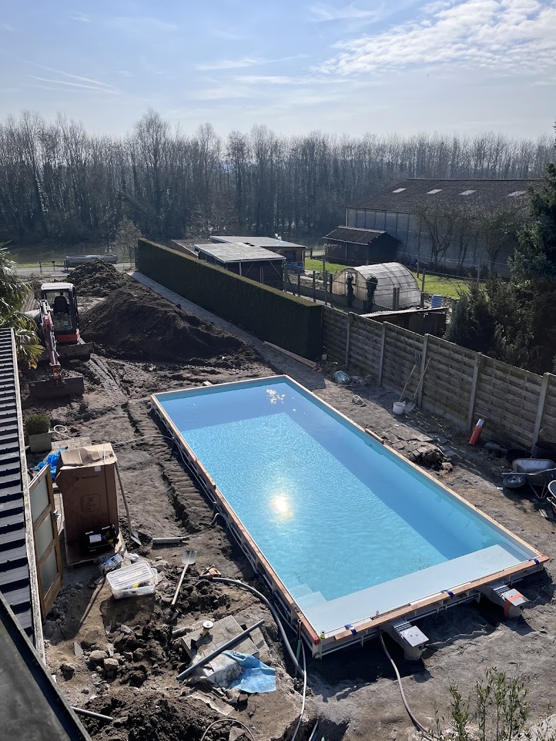 Foto van Zwembaden Desmedt in Koekelare, Zwembadbouwer (foto 2)