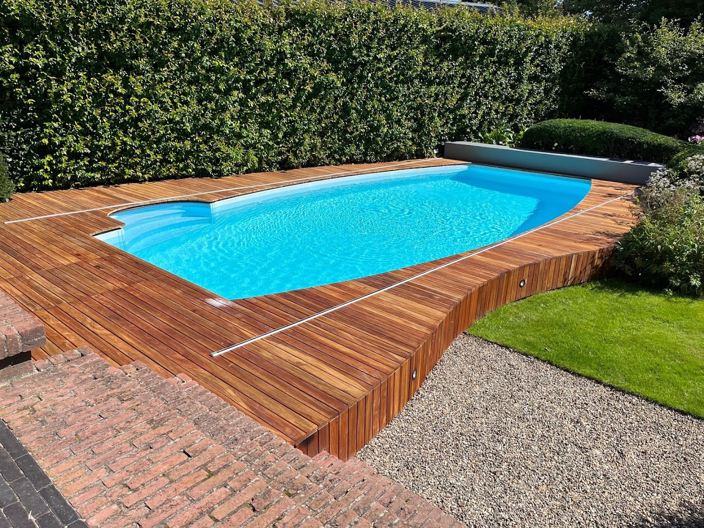 Foto van UNIQ Zwembaden dealer van Desjoyaux Zwembaden in Meeuwen, Zwembadbouwer (foto 1)