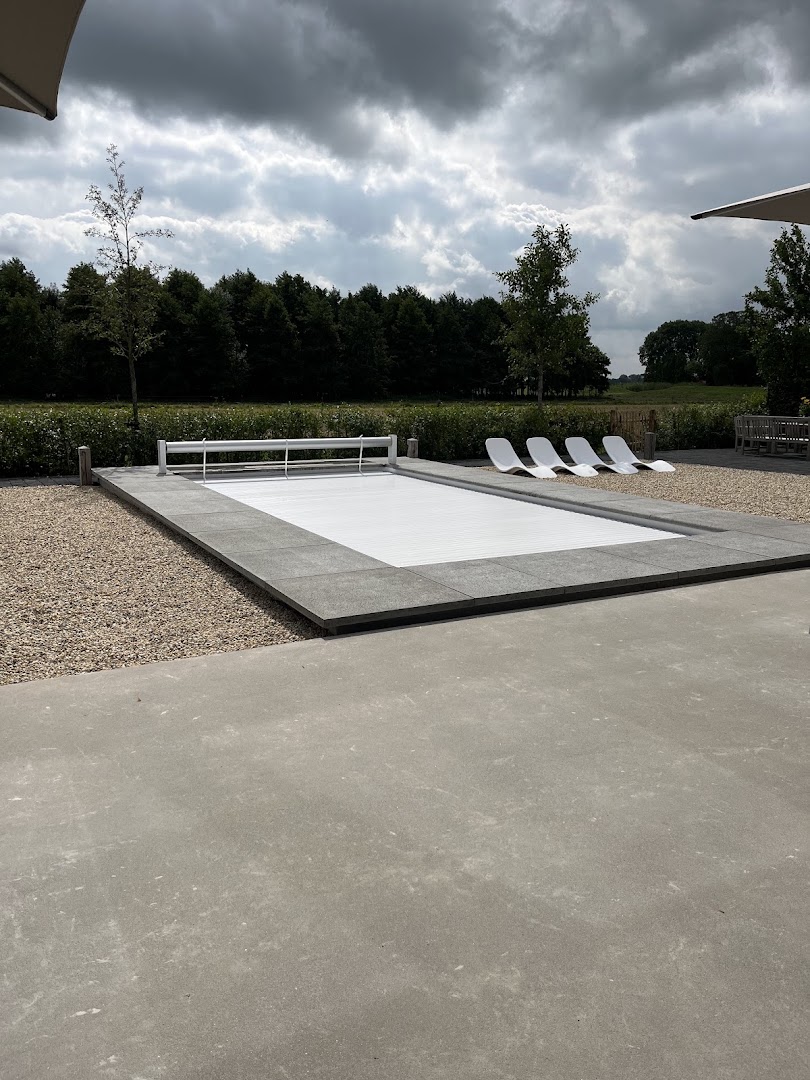 Foto van UNIQ Zwembaden dealer van Desjoyaux Zwembaden in Meeuwen, Zwembadbouwer (foto 2)