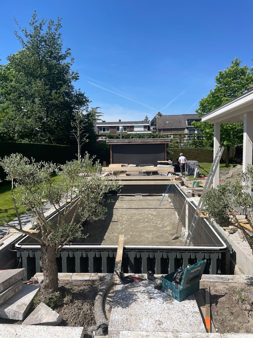 Foto van UNIQ Zwembaden dealer van Desjoyaux Zwembaden in Meeuwen, Zwembadbouwer (foto 3)
