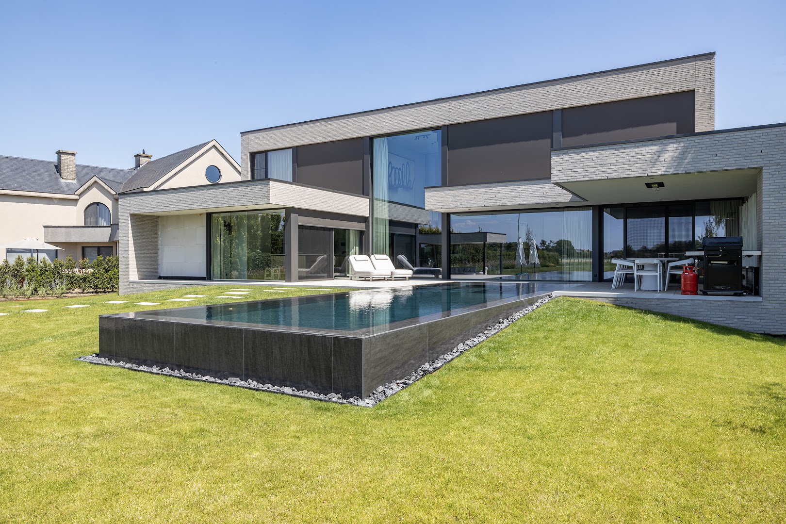 Foto van PT Pools in Zele, Zwembadbouwer (foto 2)