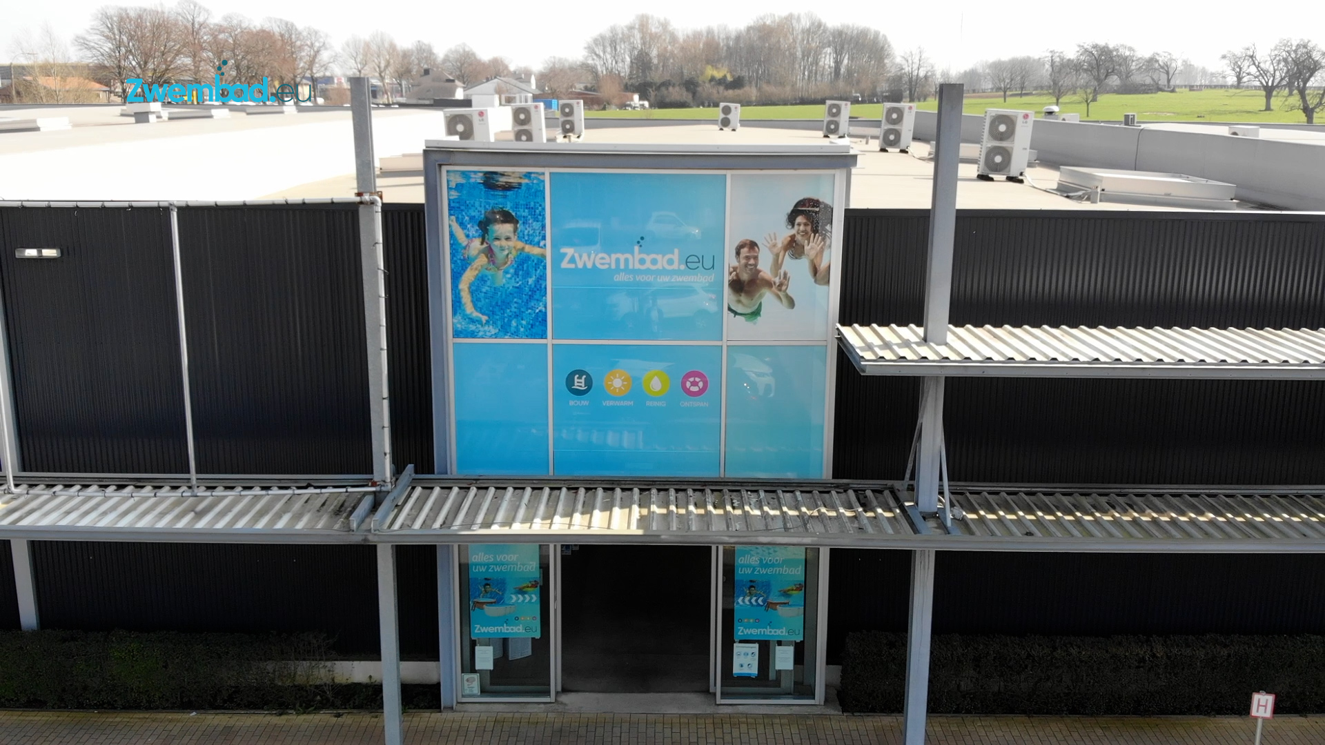 Foto van Zwembad.eu - Tongeren in Tongeren-Borgloon, Zwembadwinkel (foto 2)