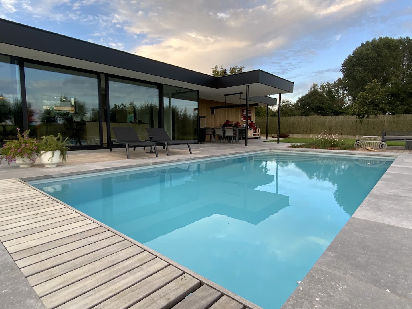 Foto van Aquazure l Zwembaden, massagebaden en infraroodcabines in Wichelen, Zwembaden en wellness (foto 1)