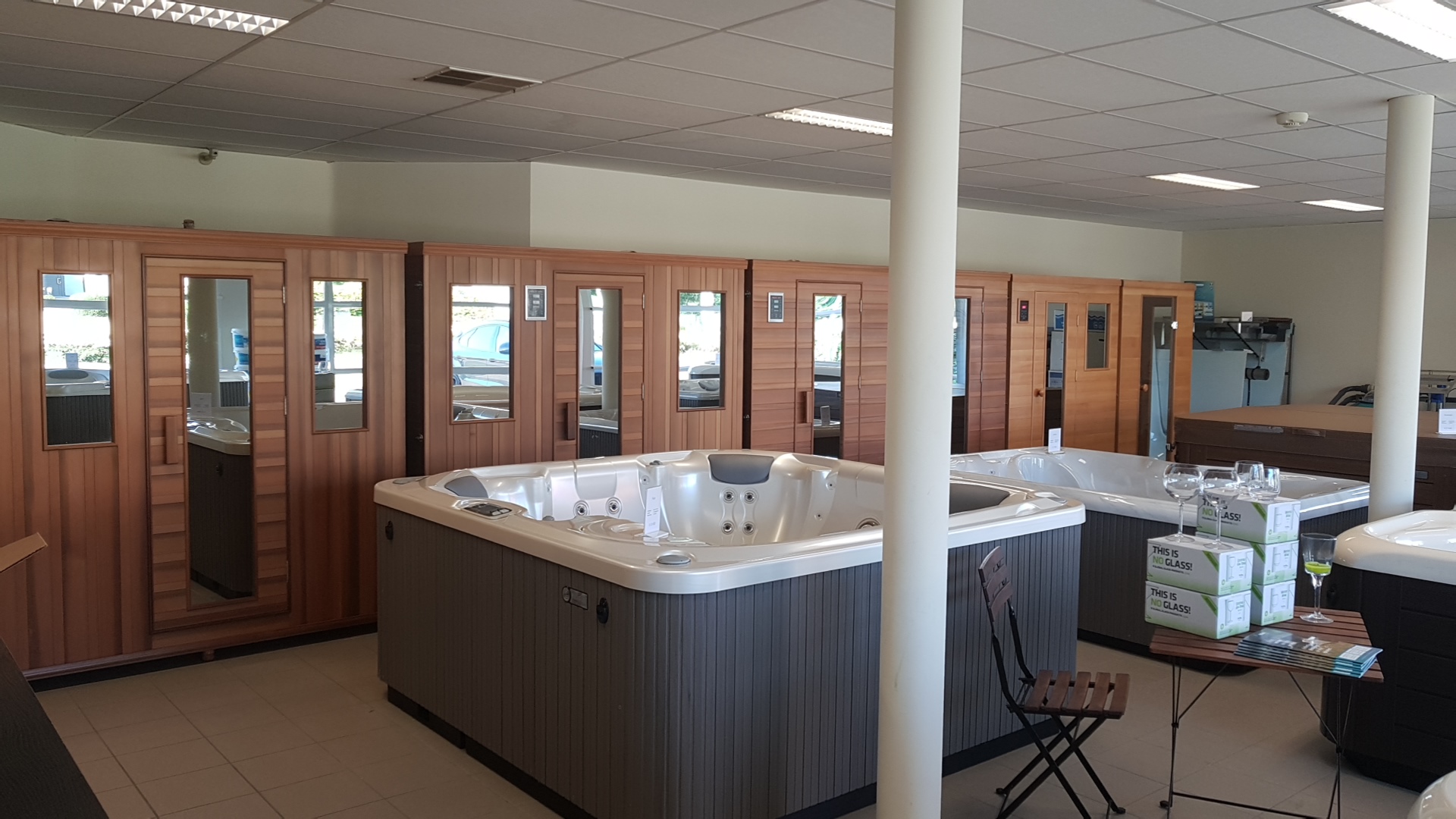 Foto van Aquazure l Zwembaden, massagebaden en infraroodcabines in Ninove, Zwembaden en wellness (foto 2)