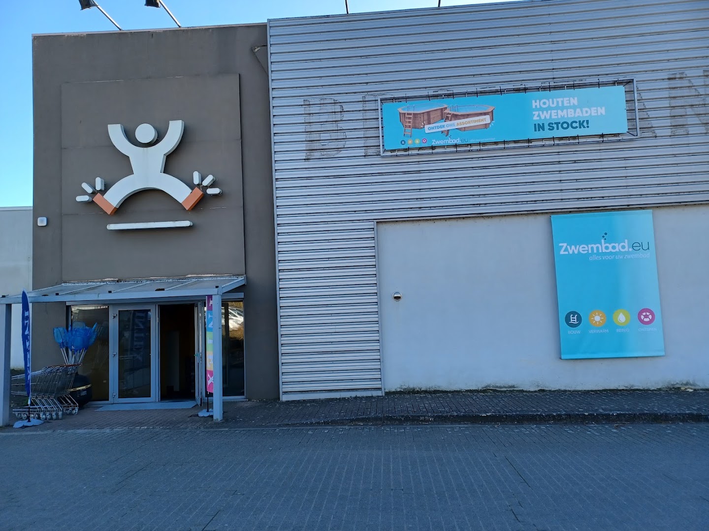 Foto van Zwembad.eu - Munkzwalm in Zwalm, Zwembadwinkel (foto 2)