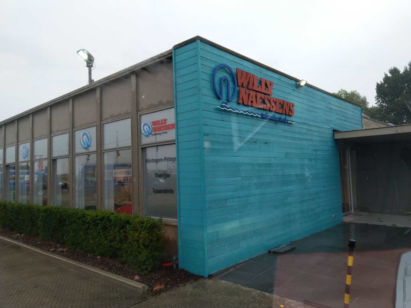 Foto van Willy Naessens Swimming Pools Oudenaarde in Oudenaarde, Zwembadbouwer (foto 1)