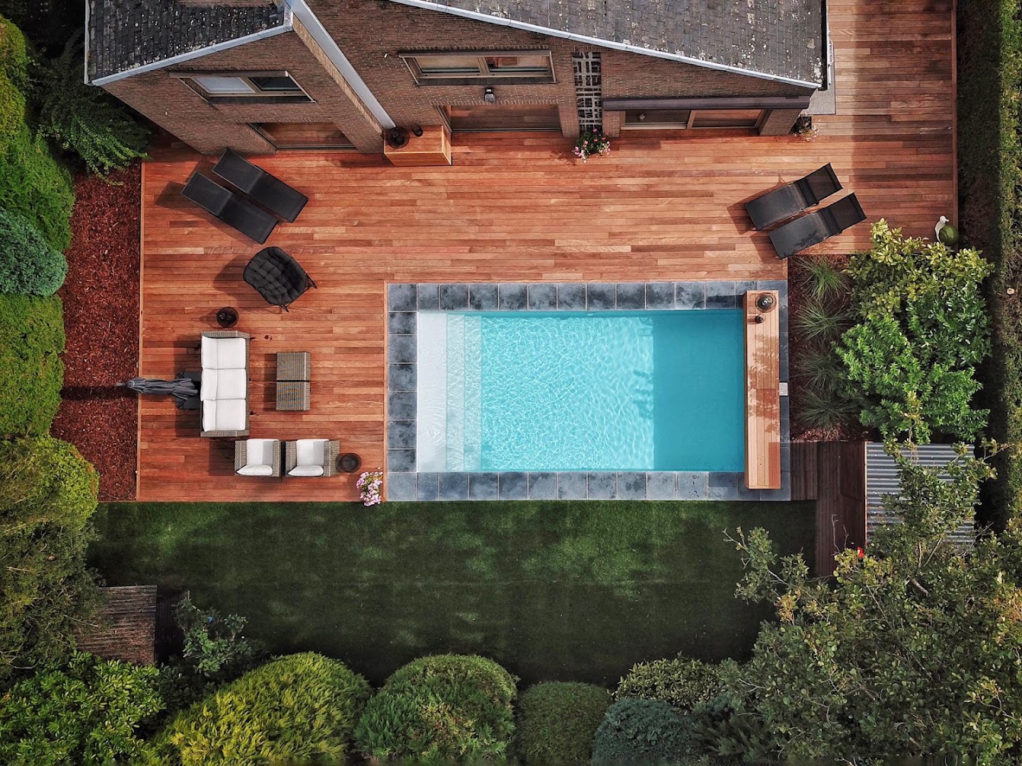 Foto van HD POOLS - Construction de piscine en Belgique avec aménagements extérieurs, Aannemer voor zwembad (foto 3)