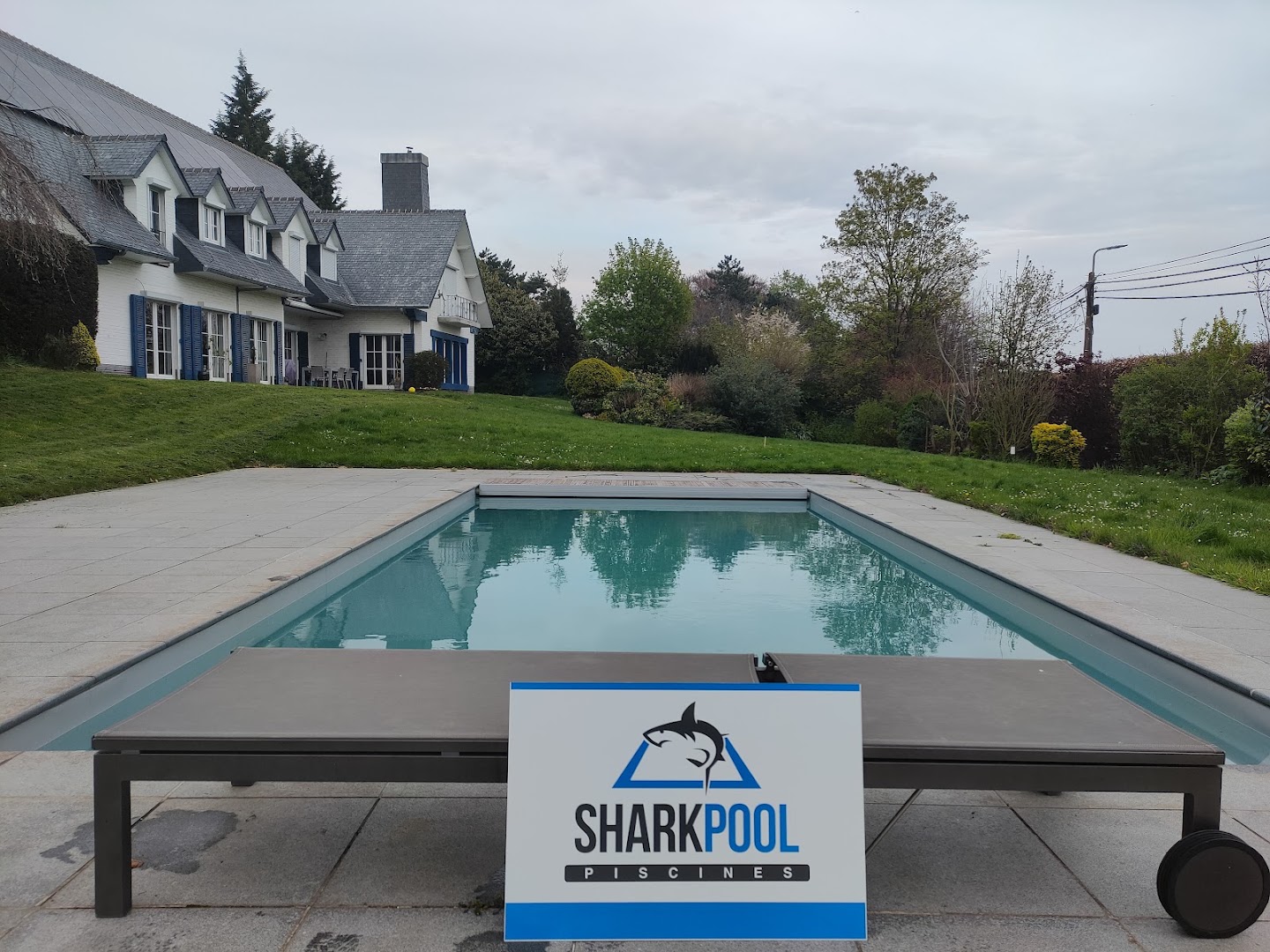Foto van Sharkpool in Saint-Georges-sur-Meuse, Aannemer voor zwembad (foto 3)