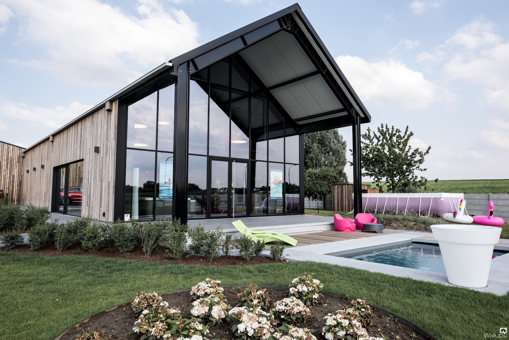 Foto van Pool-Conception SRL in Vezon, Aannemer voor zwembad (foto 1)