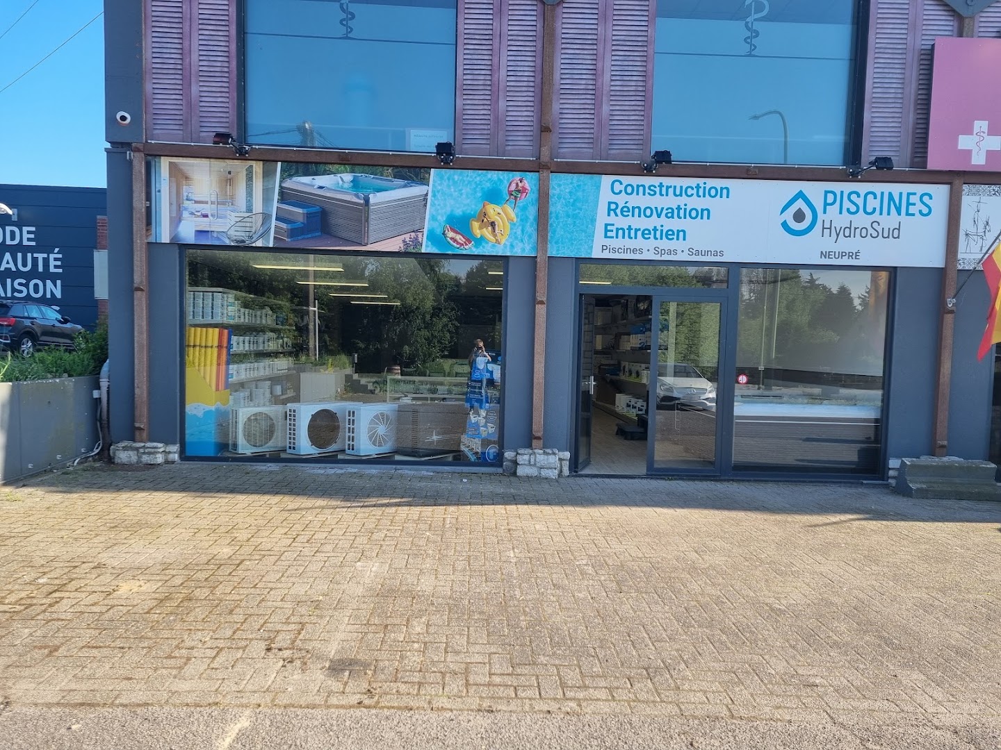 Foto van PISCINES HydroSud Neupré in Neupré, Zwembadenwinkel (foto 1)