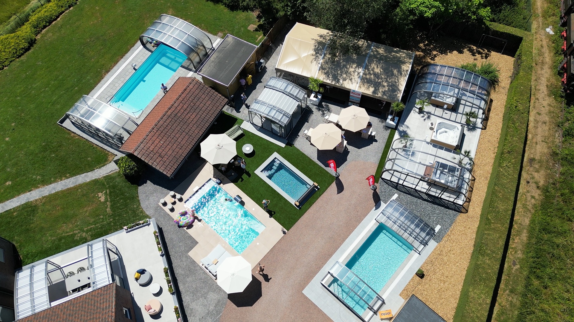 Foto van Piscines Spas Abris Aménagements RICHE in Couvin, Aannemer voor zwembad (foto 1)