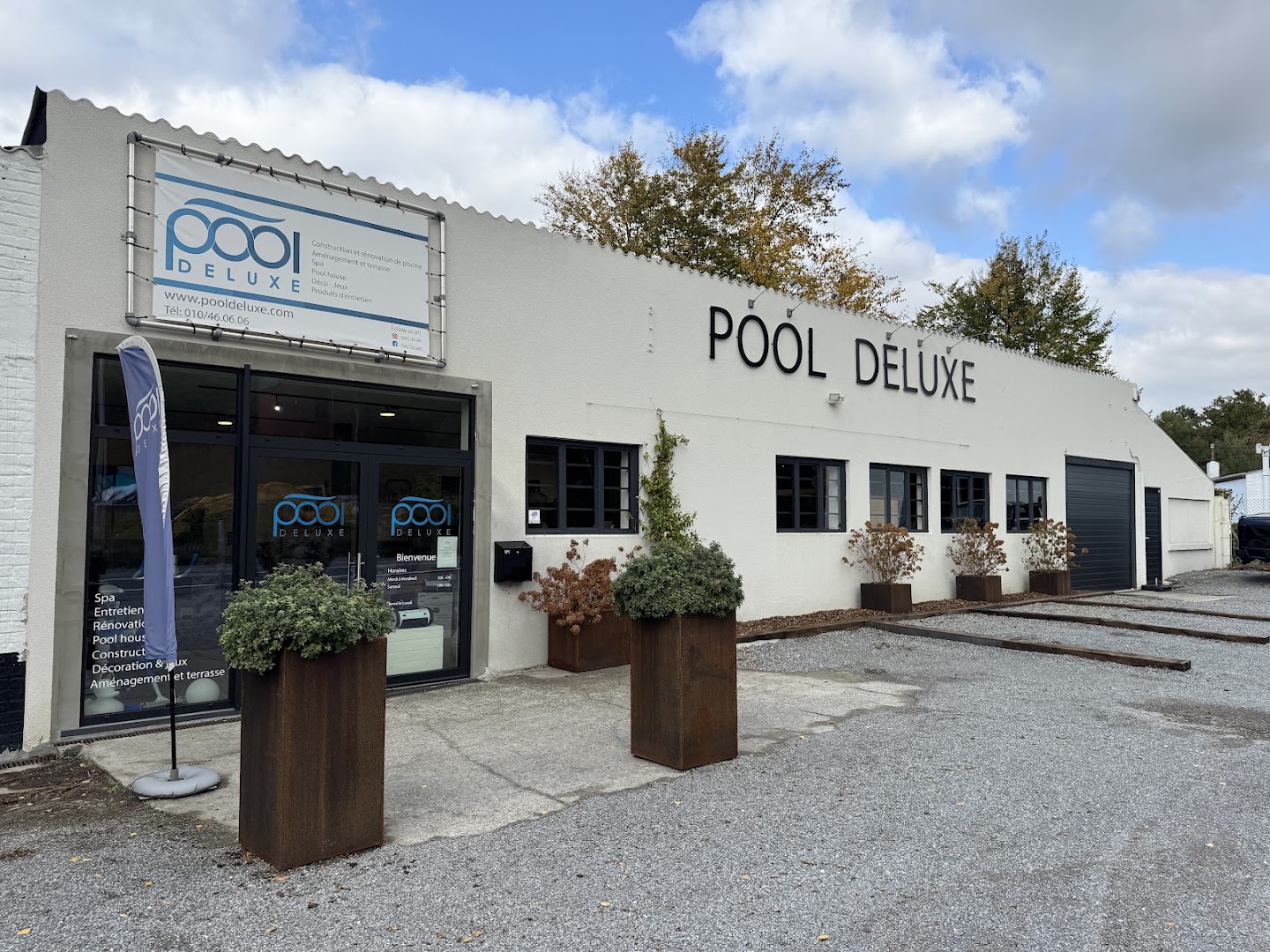 Foto van Pool Deluxe - Constructeur de piscines & magasin, Jacuzzi · Sauna · Brabant Wallon in Lasne, Zwembadenwinkel (foto 1)
