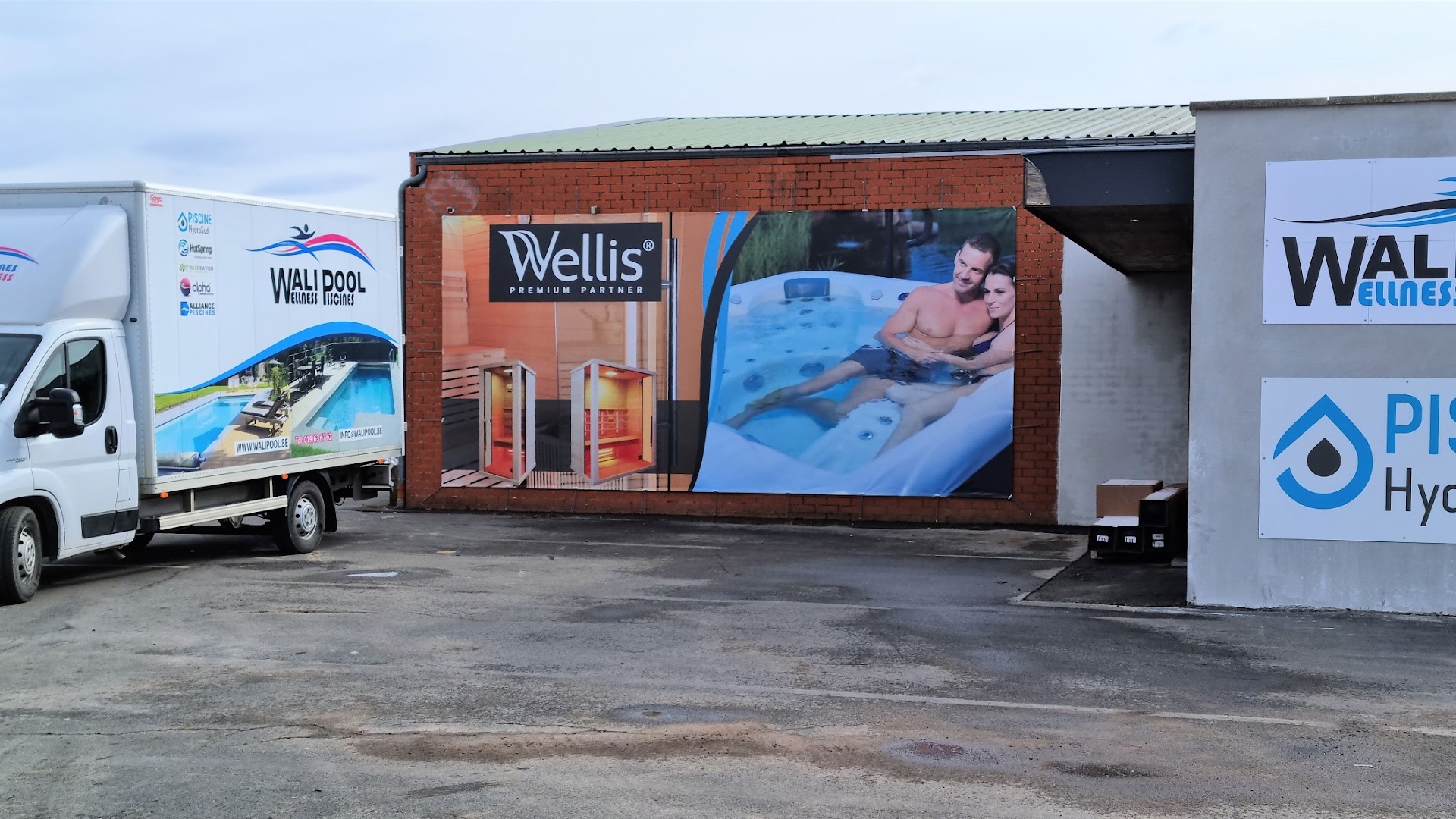 Foto van Blue Pool - Hydro South Hannut in Hannut, Zwembadenwinkel (foto 3)
