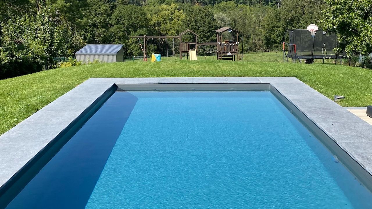 Foto van Piscines concept in Tinlot, Aannemer voor zwembad (foto 2)
