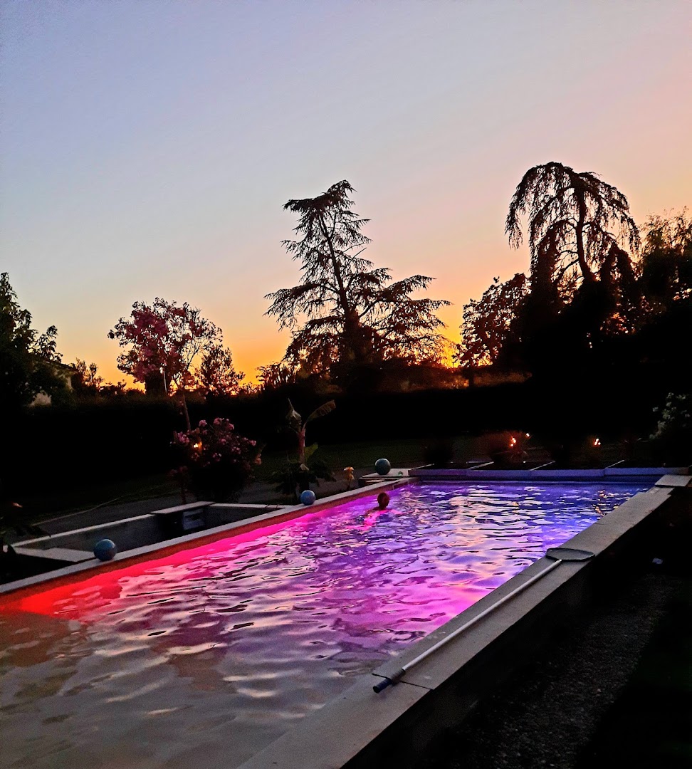 Foto van Aquadia | Création de piscines, spas et wellness privés et publics in Barvaux-sur-Ourthe, Aannemer voor zwembad (foto 3)