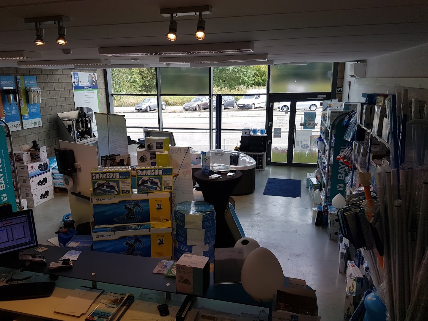 Foto van Weauter Blue in Neupré, Zwembadenwinkel (foto 2)