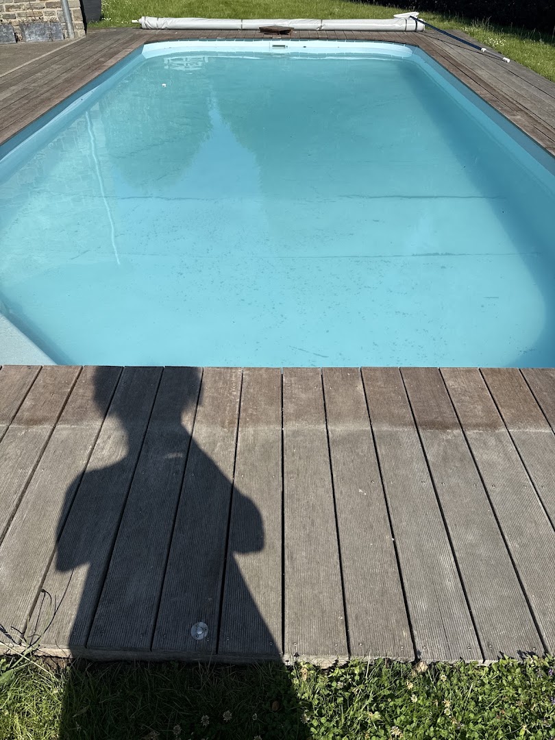Foto van LYM Pisciniste - Construction Réparation Entretien et Nettoyage de piscine, Schoonmaak van zwembaden (foto 1)