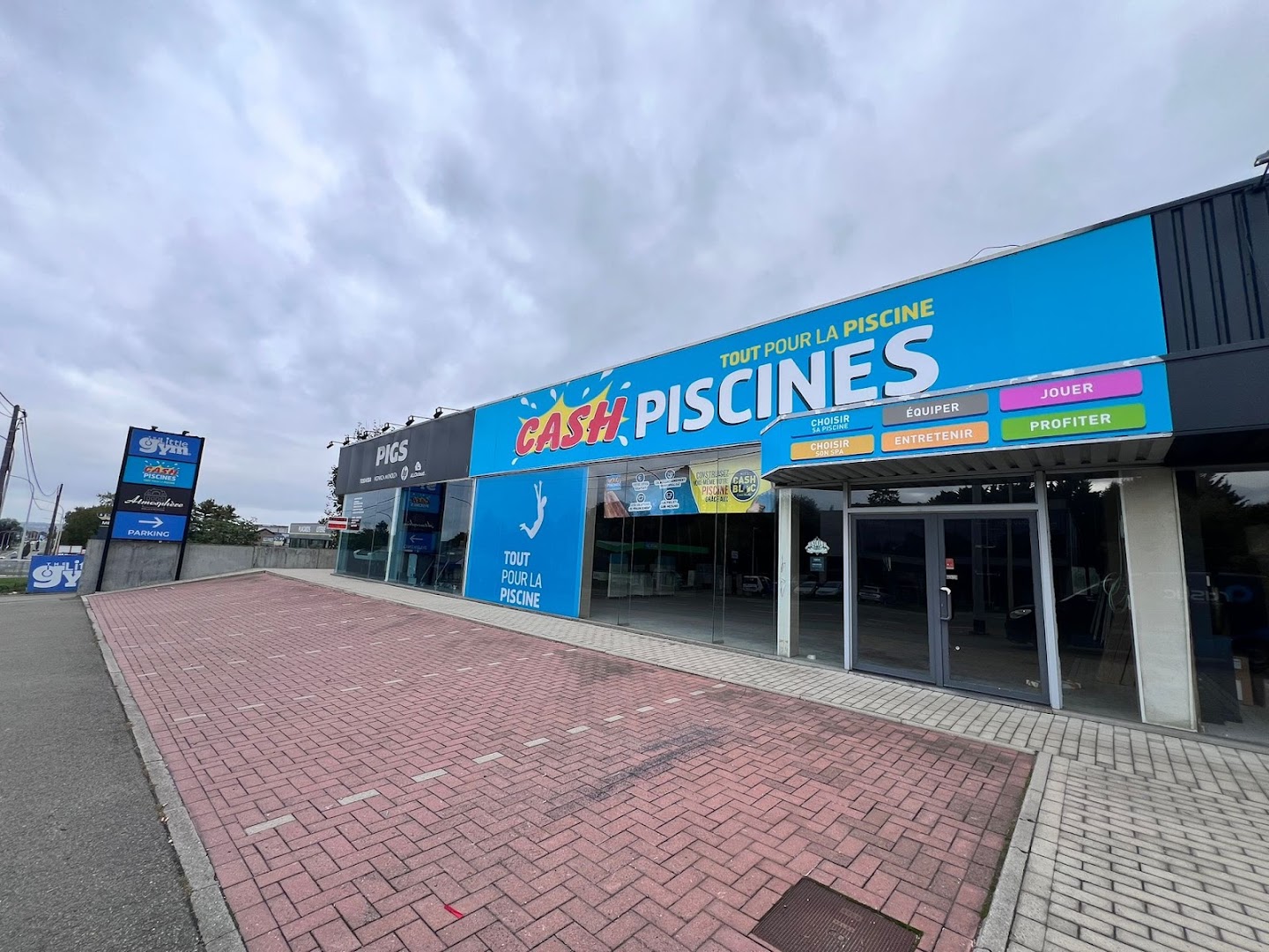 Foto van Cash Piscines Namur in Namur, Zwembadenwinkel (foto 1)