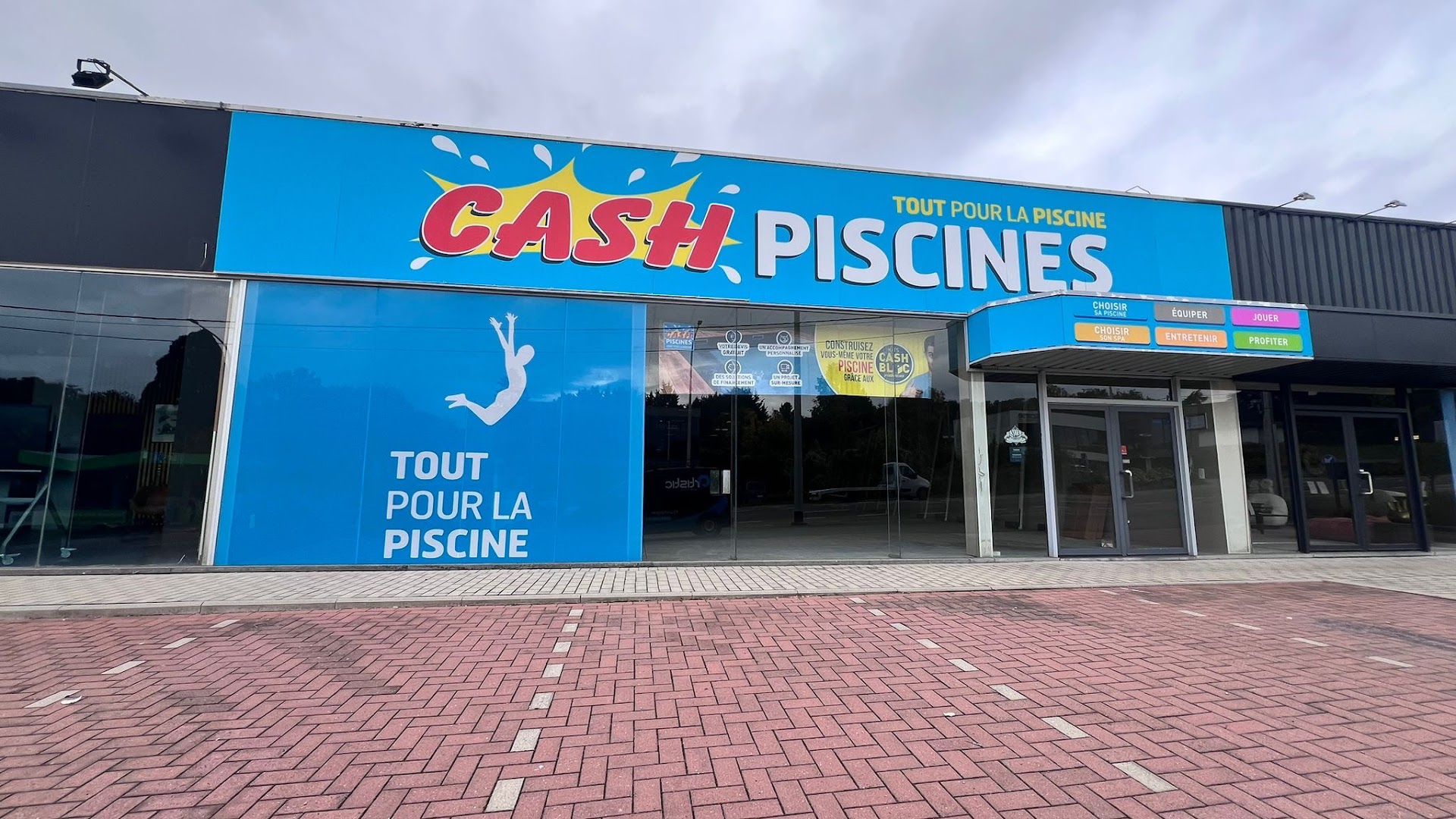Foto van Cash Piscines Namur in Namur, Zwembadenwinkel (foto 2)