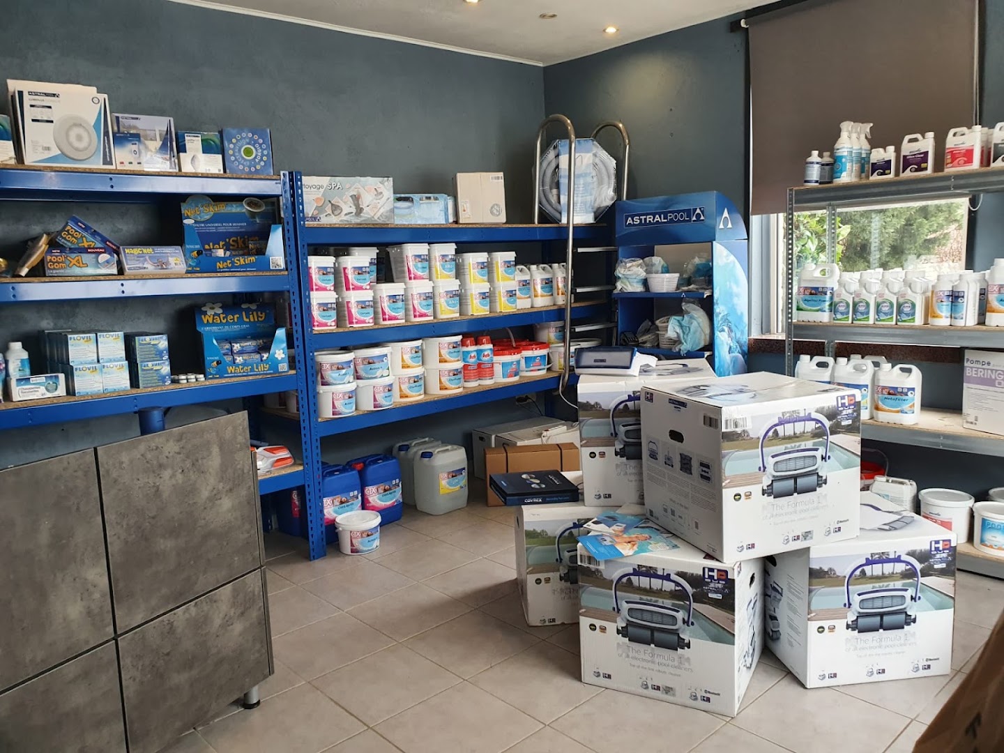 Foto van Webshop-Pools in Courcelles, Zwembadenwinkel (foto 1)