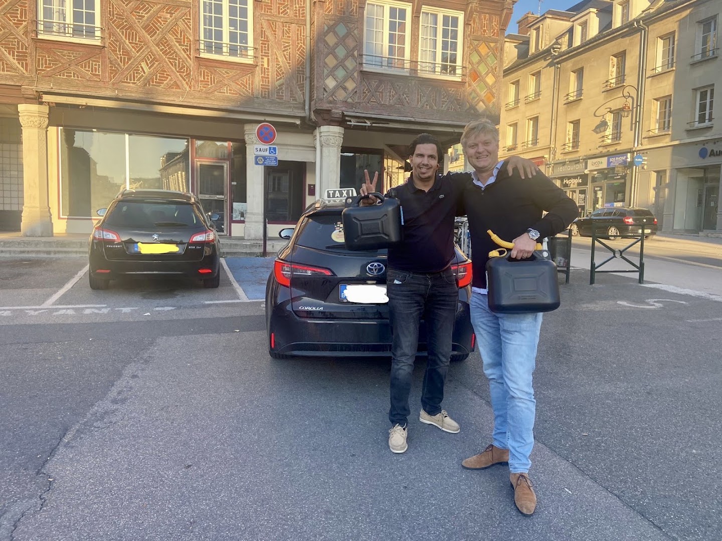 Foto van TAXI RUSH BY DELUXE - KORTRIJK in Kortrijk — Taxibedrijf (foto 2)