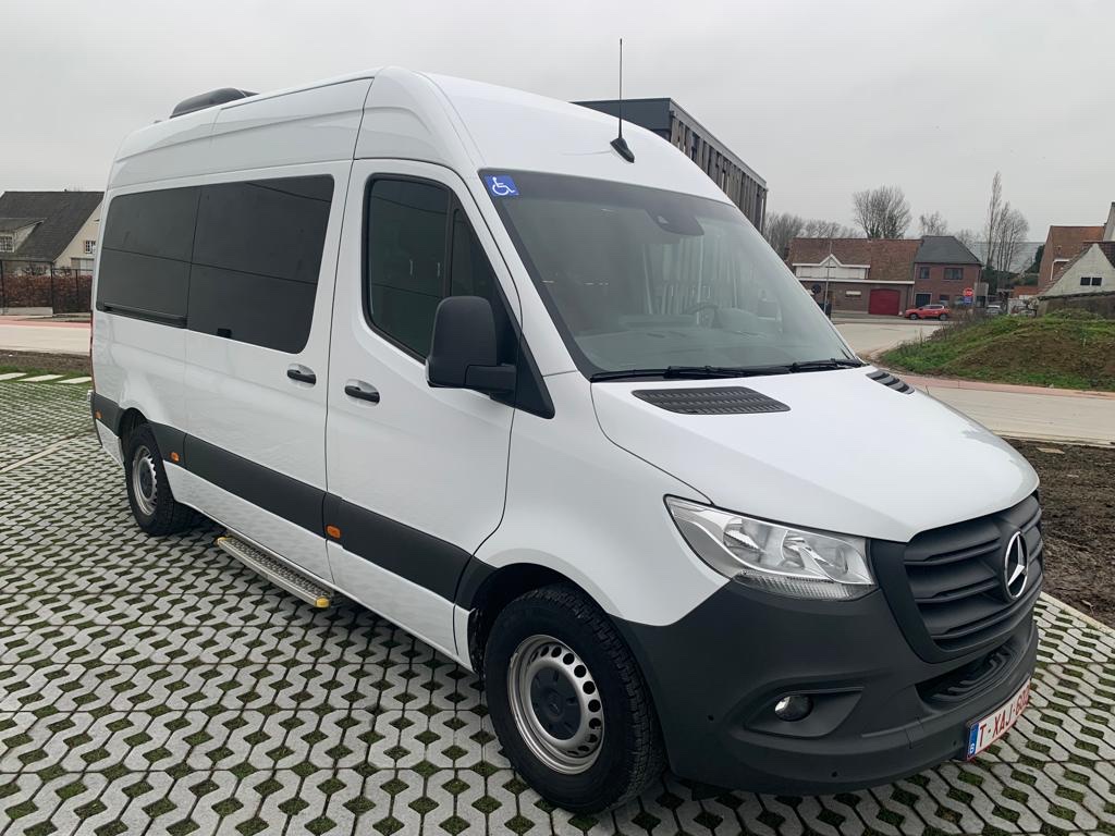 Foto van DM Taxi Service in Denderhoutem — Taxibedrijf (foto 2)