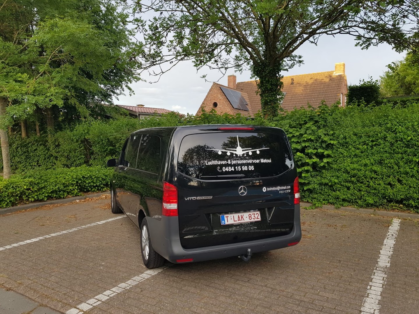 Foto van Taxi & Luchthavenvervoer Metoui in Roeselare — Taxibedrijf (foto 2)