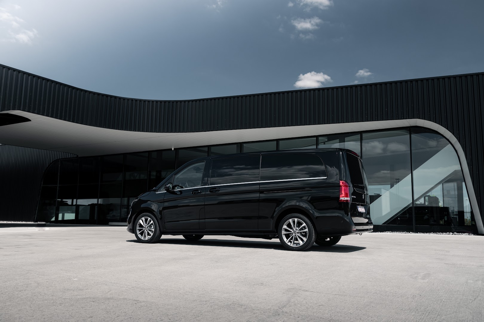 Foto van VANTR - Chauffeur & Shuttle Services — Vervoer