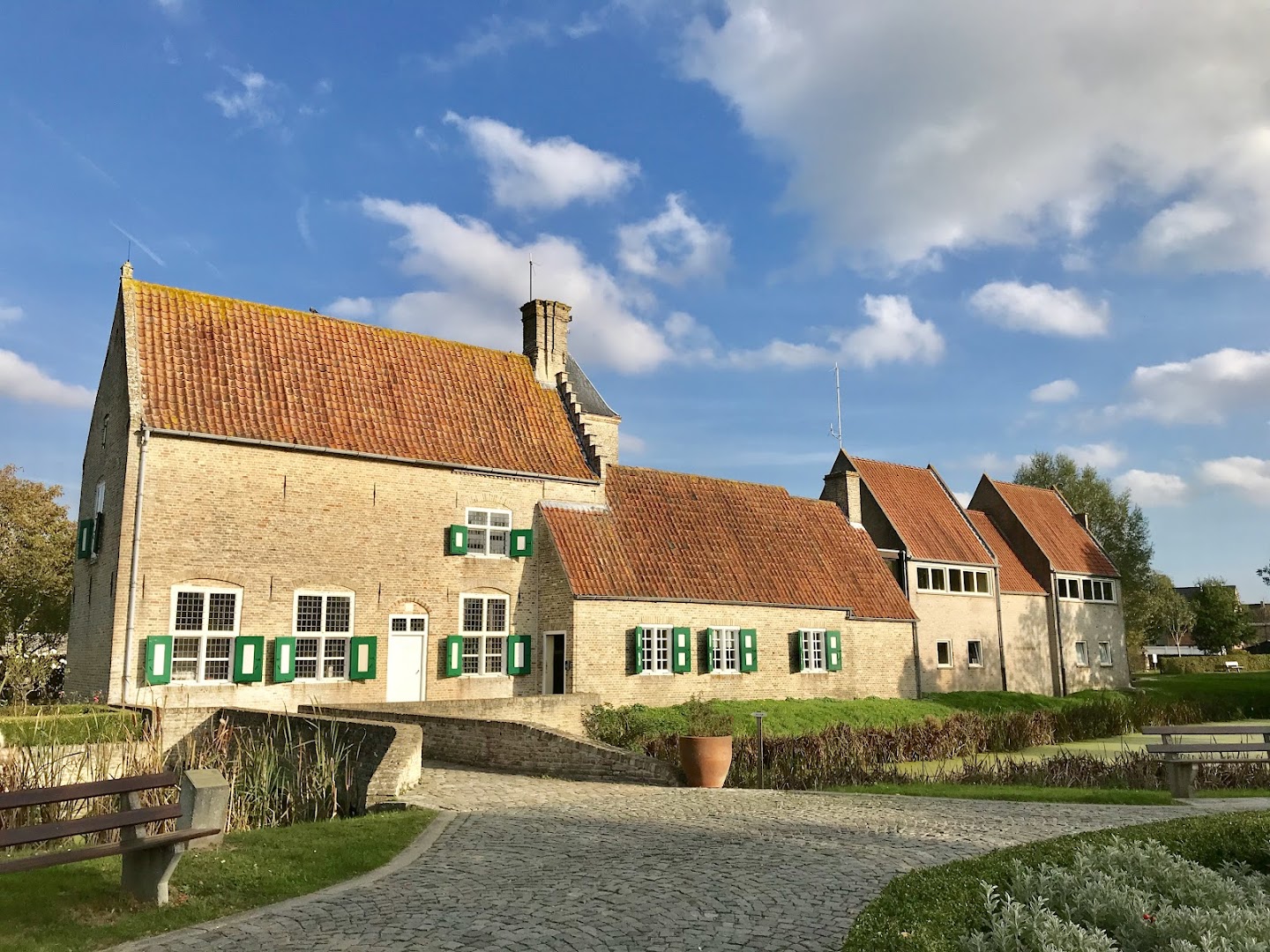 Foto van Gemeentehuis Alveringem in Alveringem — Overheidsinstelling