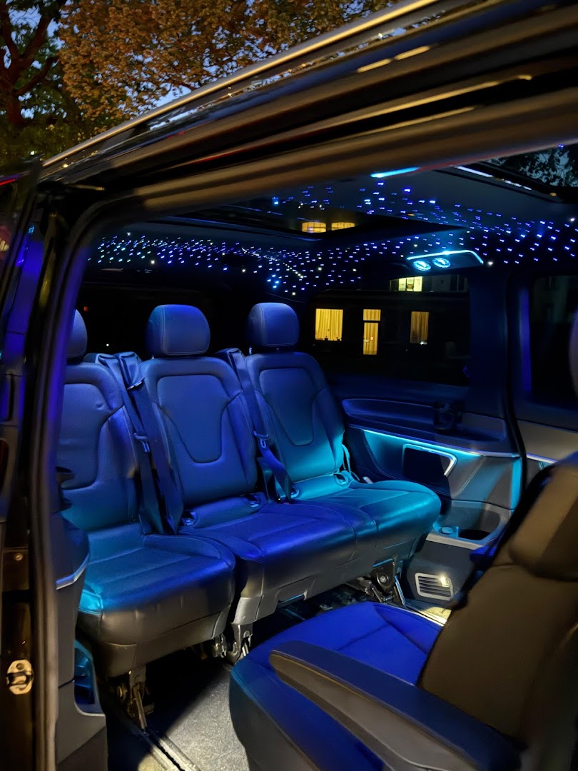 Foto van Hello Taxi Tomorrowland - Taxi Boom & Dreamville — Vervoer (foto 2)