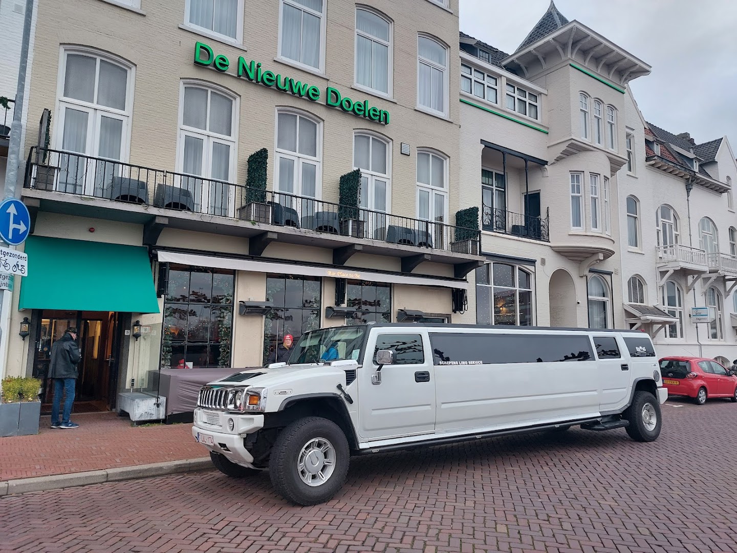 Foto van Schepens-Limoservice in Wetteren — Autoverhuur (foto 3)