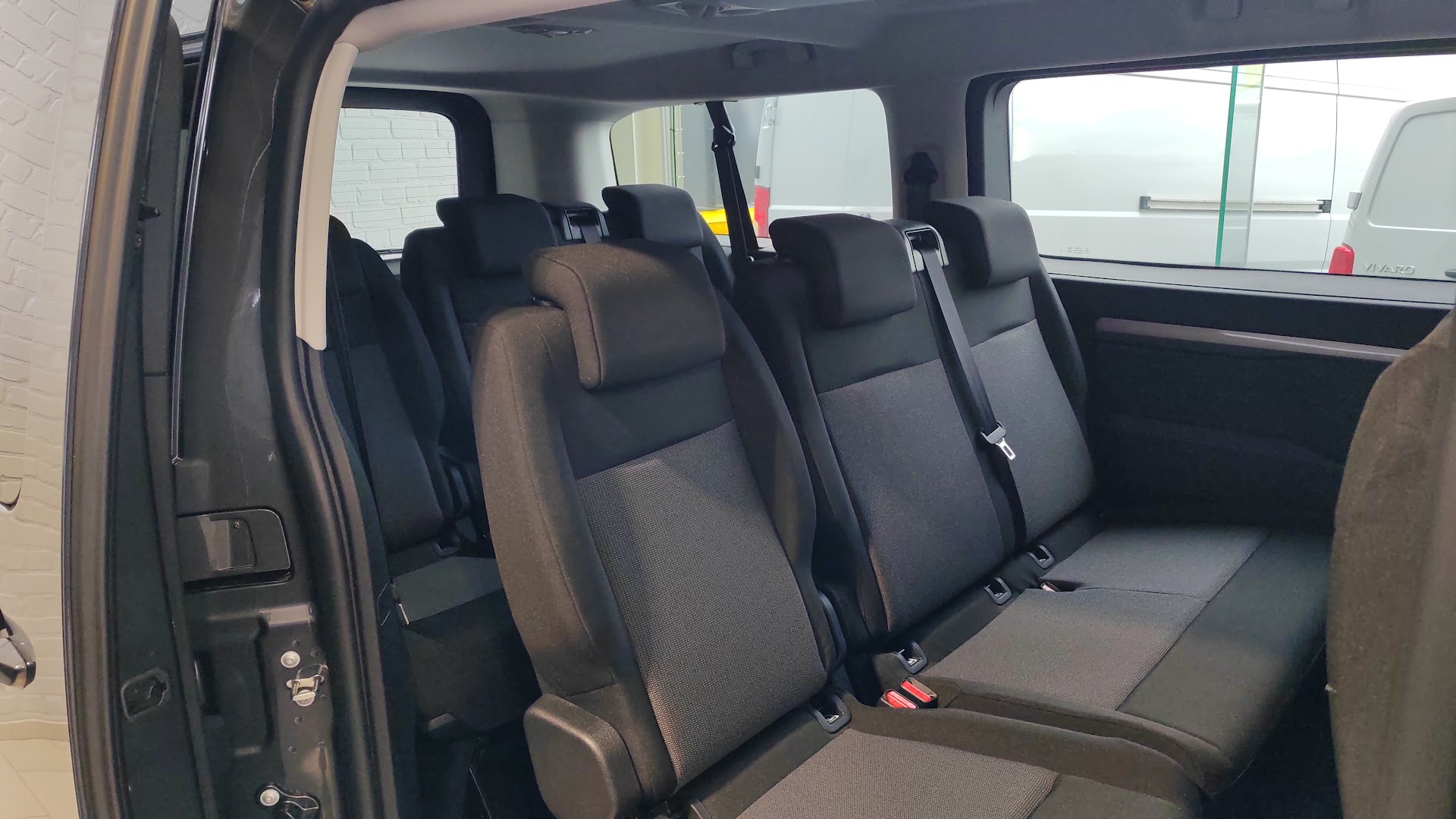 Foto van V&M Services - Airport transfer in Sint-Lambrechts-Woluwe — Pendeldienst naar luchthaven (foto 3)