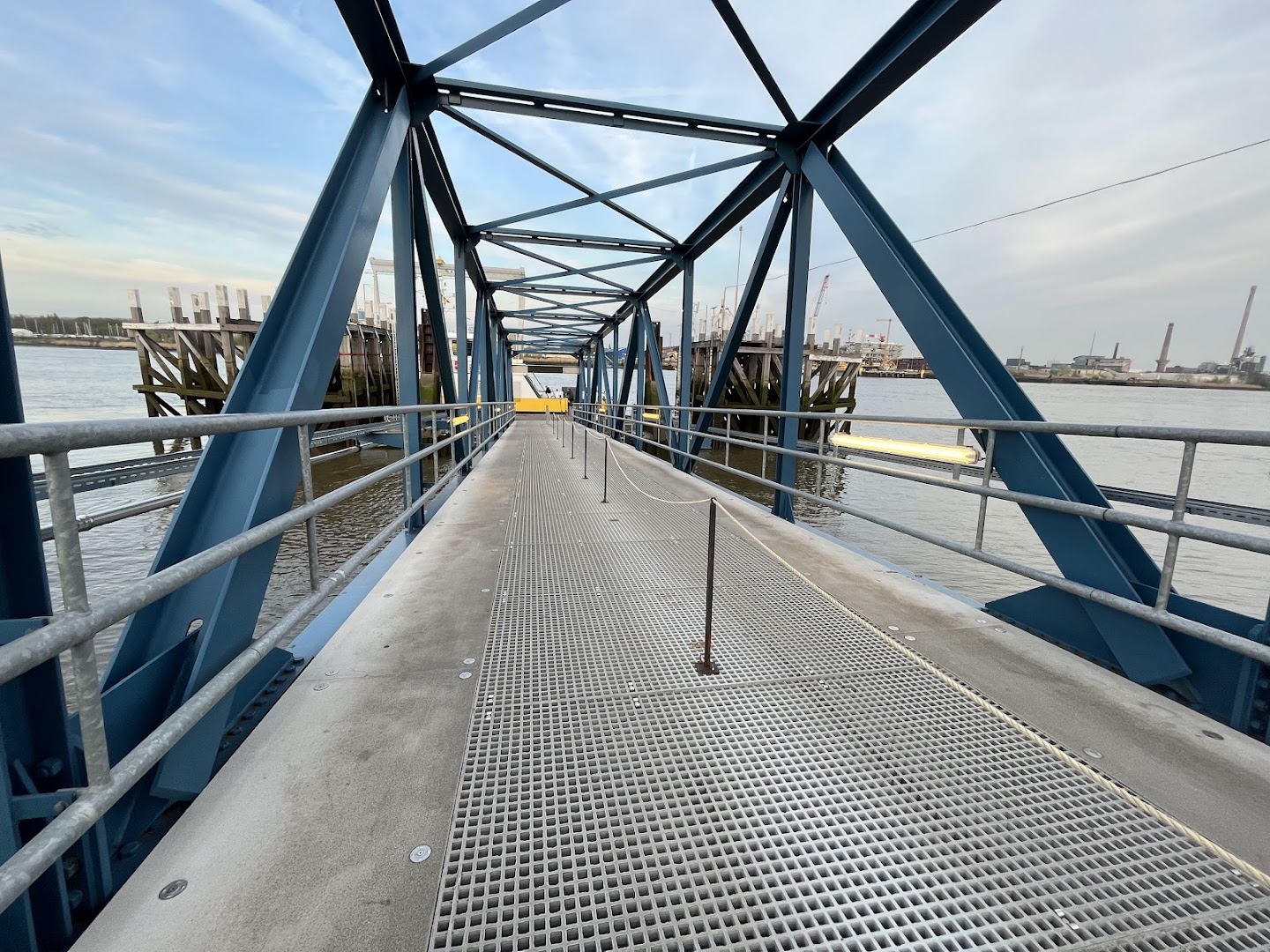 Foto van Kruibeke in Beveren-Kruibeke-Zwijndrecht — Veerbootterminal