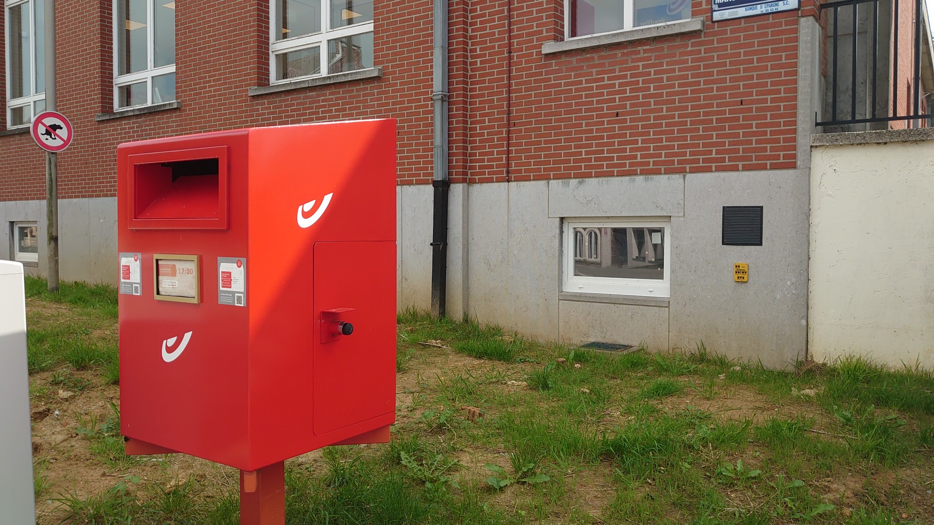 Foto van Bureau de Poste bpost in Perwez — Postkantoor (foto 3)