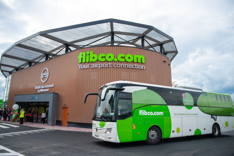 Foto van Flibco - Pendel Luchthaven Charleroi in Sint-Gillis — Vervoer (foto 2)
