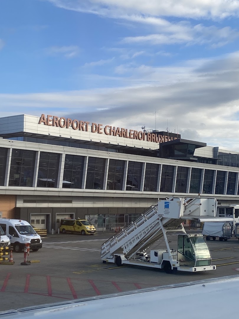 Foto van Flibco - Pendel Luchthaven Charleroi in Sint-Gillis — Vervoer (foto 3)