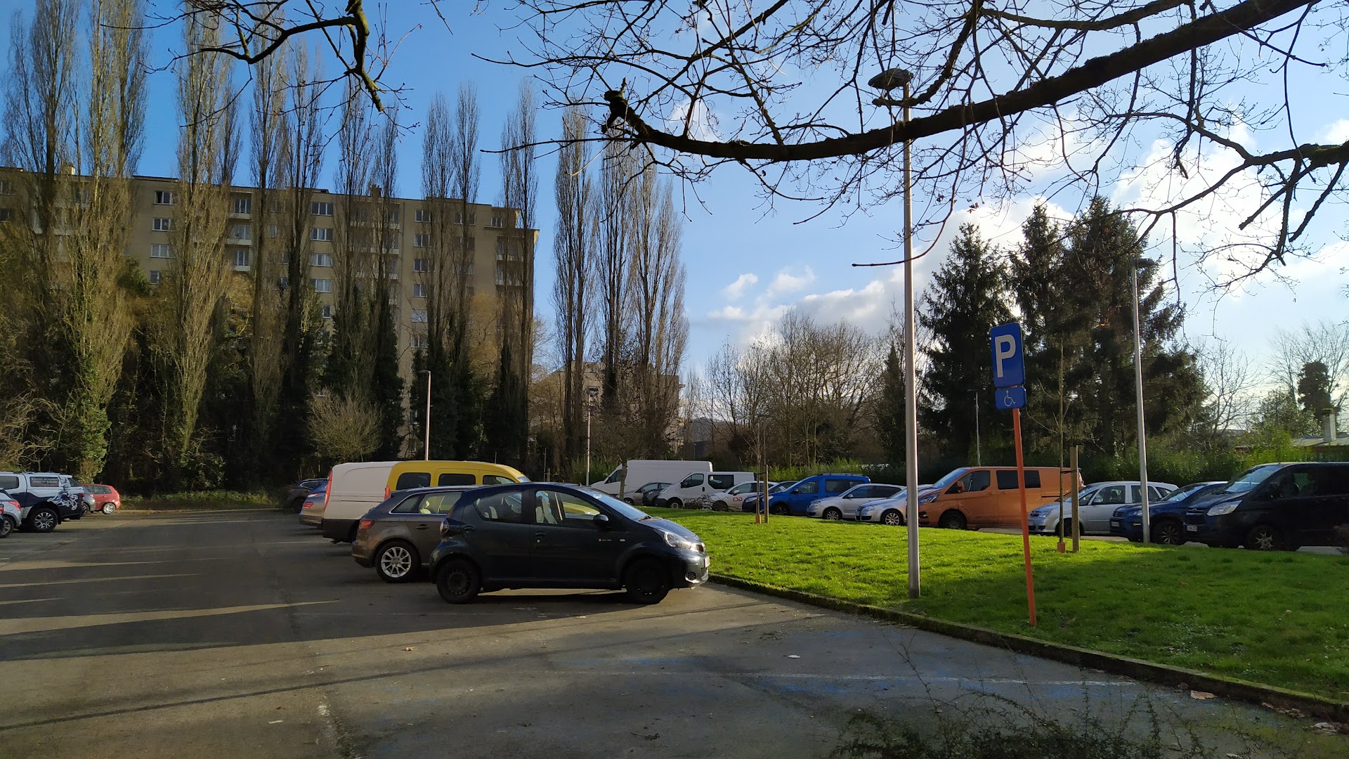 Foto van Parking Désiré Yernaux in Wavre — Gratis parkeerplaats (foto 2)