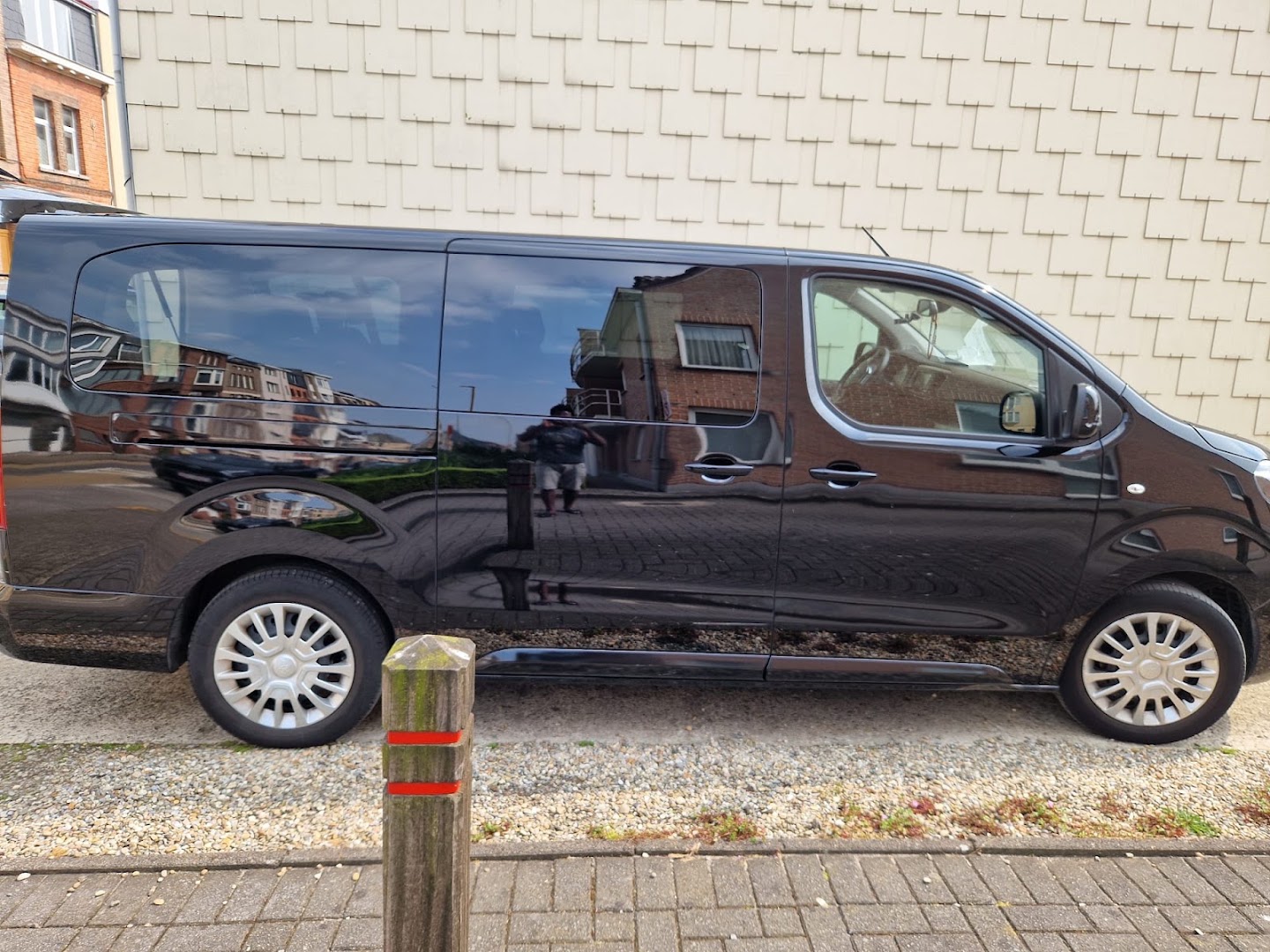 Foto van Taxi Sandro - Navettes Aéroports in La Louvière — Pendeldienst naar luchthaven (foto 1)
