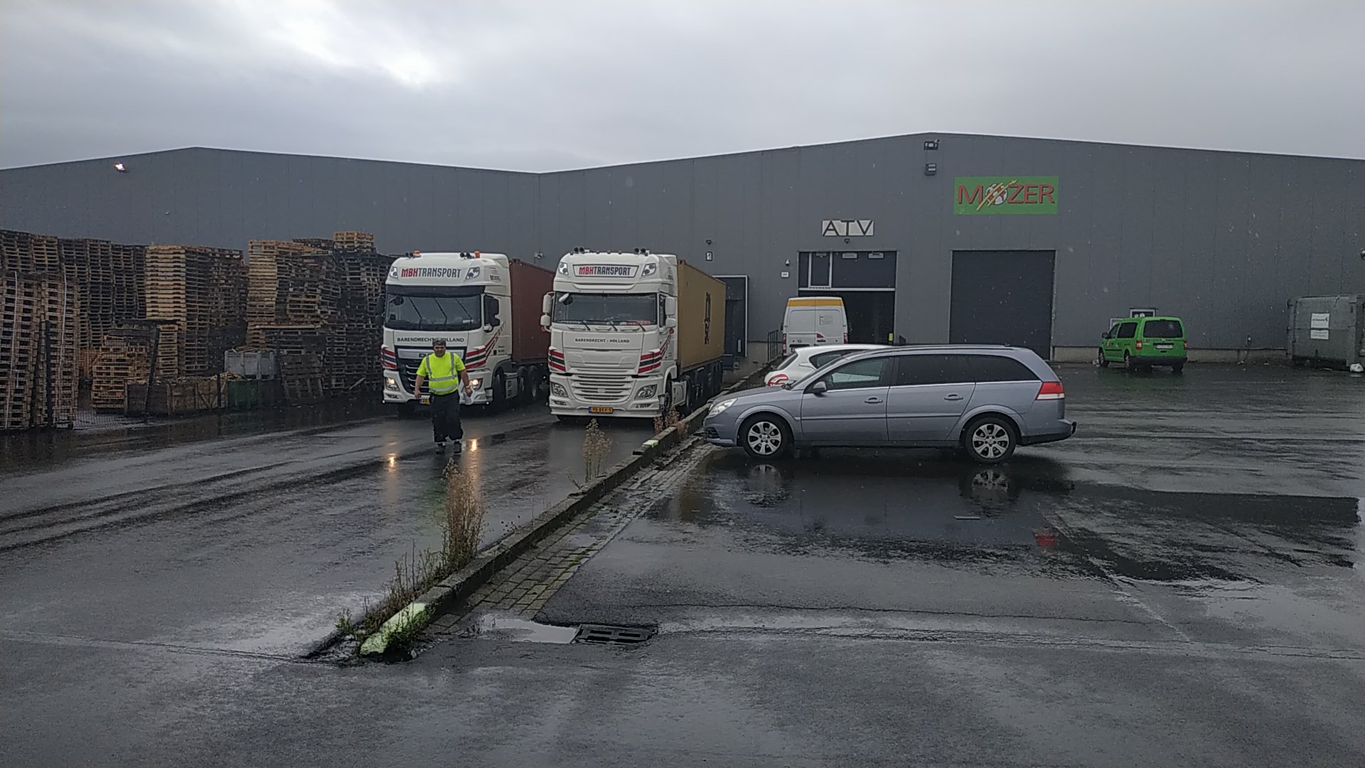 Foto van ATV Logistics -Affretement et transports Vanderwaeren in Herstal — Magazijn (foto 3)